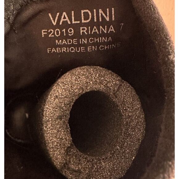 NWOB Valdini Riana Black Suede Chelsea Ankle Booties women’s size 7 Whimsigoth - Picture 5 of 12